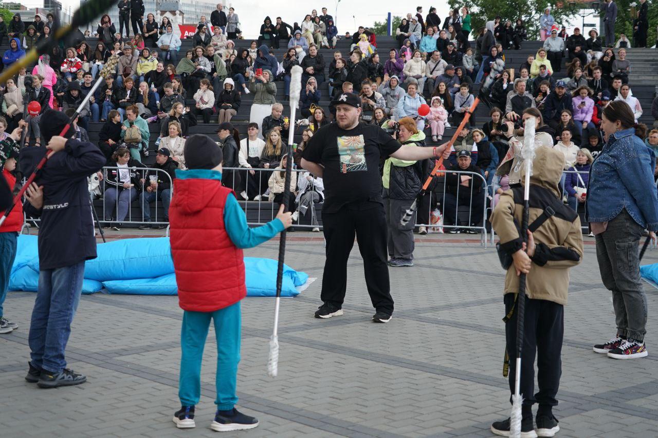 Фото Огненное шоу потрясло Новосибирск: на Михайловской набережной вспыхнули «Огни Сибири». ФОТОРЕПОРТАЖ 4 - Сиб.ФМ Фото Огненное шоу потрясло Новосибирск: на Михайловской набережной вспыхнули «Огни Сибири». ФОТОРЕПОРТАЖ 4