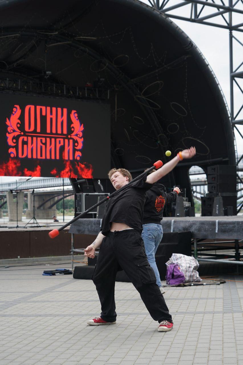 Фото Огненное шоу потрясло Новосибирск: на Михайловской набережной вспыхнули «Огни Сибири». ФОТОРЕПОРТАЖ 8 - Сиб.ФМ Фото Огненное шоу потрясло Новосибирск: на Михайловской набережной вспыхнули «Огни Сибири». ФОТОРЕПОРТАЖ 8