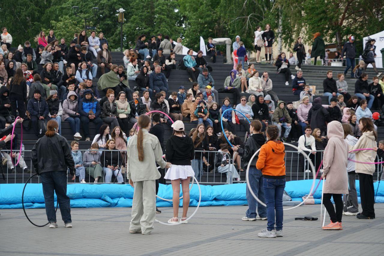 Фото Огненное шоу потрясло Новосибирск: на Михайловской набережной вспыхнули «Огни Сибири». ФОТОРЕПОРТАЖ 9 - Сиб.ФМ Фото Огненное шоу потрясло Новосибирск: на Михайловской набережной вспыхнули «Огни Сибири». ФОТОРЕПОРТАЖ 9