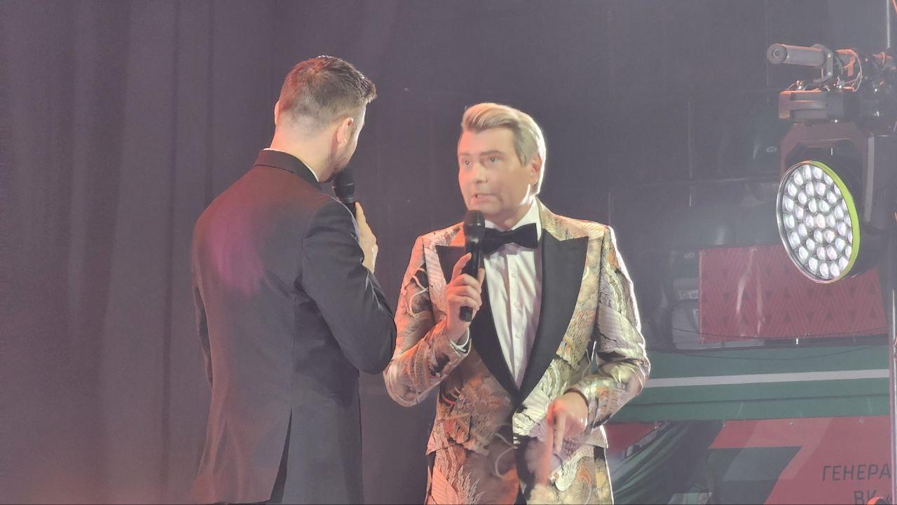 Фото Супершоу в Новосибирске: звёзды «Ну-ка, все вместе!» зажгли сцену «Локомотив-Арены». ФОТОРЕПОРТАЖ 2 - Сиб.ФМ Фото Супершоу в Новосибирске: звёзды «Ну-ка, все вместе!» зажгли сцену «Локомотив-Арены». ФОТОРЕПОРТАЖ 2