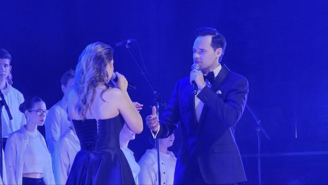 Фото «Ну-ка, все вместе!» с Басковым и Лазаревым: звезды проводят концерт в Новосибирске. ОНЛАЙН 15 - Сиб.ФМ Фото «Ну-ка, все вместе!» с Басковым и Лазаревым: звезды проводят концерт в Новосибирске. ОНЛАЙН 15