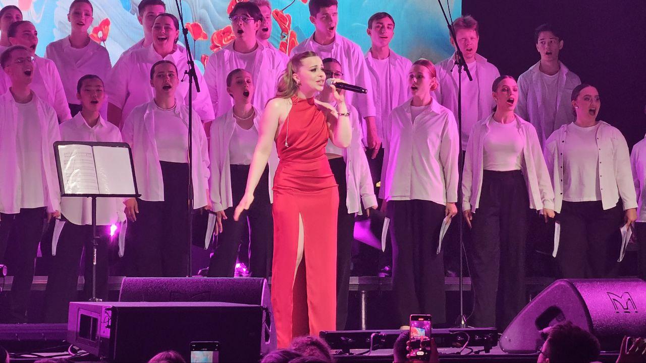 Фото Супершоу в Новосибирске: звёзды «Ну-ка, все вместе!» зажгли сцену «Локомотив-Арены». ФОТОРЕПОРТАЖ 14 - Сиб.ФМ Фото Супершоу в Новосибирске: звёзды «Ну-ка, все вместе!» зажгли сцену «Локомотив-Арены». ФОТОРЕПОРТАЖ 14