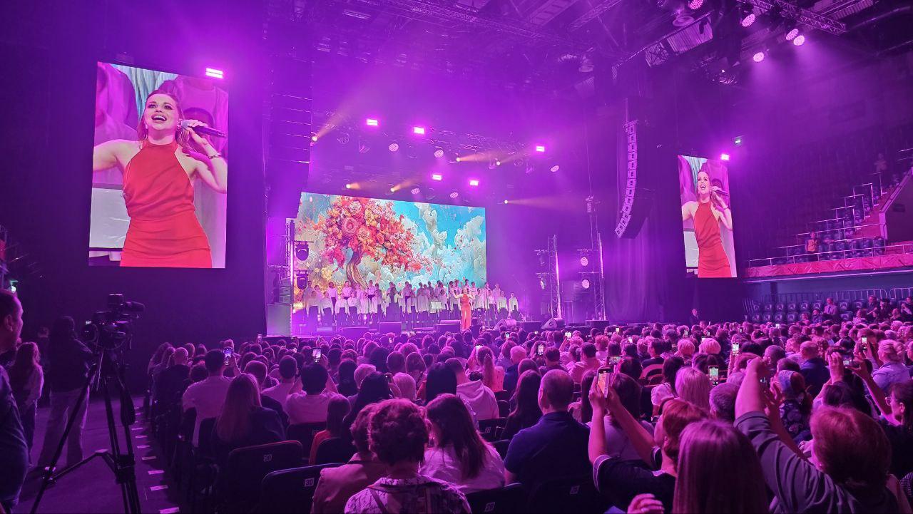 Фото Супершоу в Новосибирске: звёзды «Ну-ка, все вместе!» зажгли сцену «Локомотив-Арены». ФОТОРЕПОРТАЖ 15 - Сиб.ФМ Фото Супершоу в Новосибирске: звёзды «Ну-ка, все вместе!» зажгли сцену «Локомотив-Арены». ФОТОРЕПОРТАЖ 15