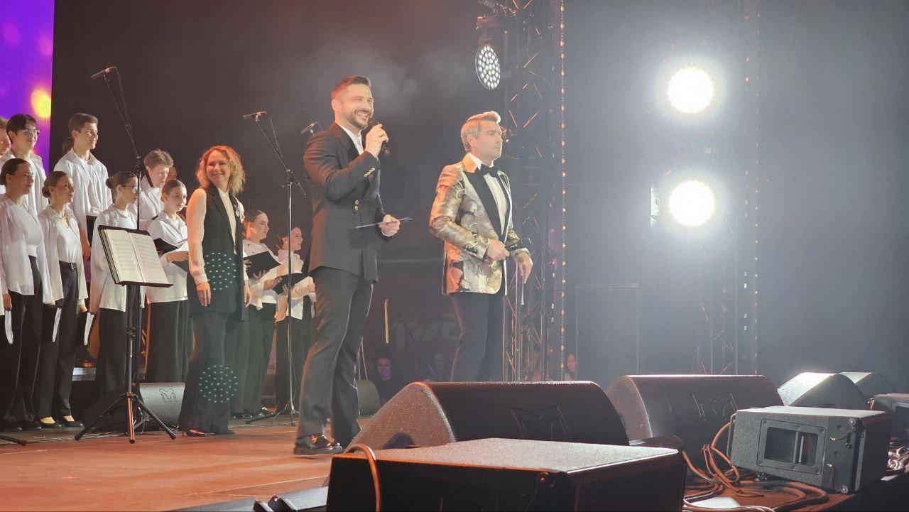 Фото Супершоу в Новосибирске: звёзды «Ну-ка, все вместе!» зажгли сцену «Локомотив-Арены». ФОТОРЕПОРТАЖ 20 - Сиб.ФМ Фото Супершоу в Новосибирске: звёзды «Ну-ка, все вместе!» зажгли сцену «Локомотив-Арены». ФОТОРЕПОРТАЖ 20