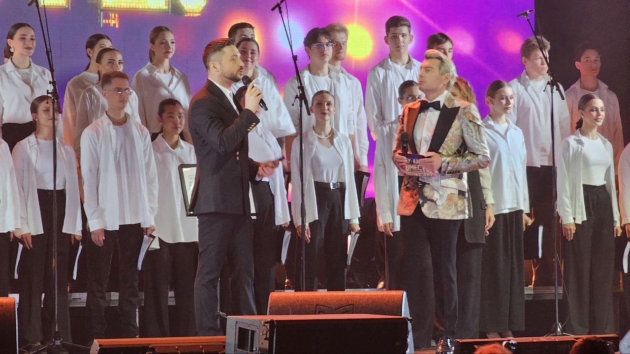 Фото Супершоу в Новосибирске: звёзды «Ну-ка, все вместе!» зажгли сцену «Локомотив-Арены». ФОТОРЕПОРТАЖ 21 - Сиб.ФМ Фото Супершоу в Новосибирске: звёзды «Ну-ка, все вместе!» зажгли сцену «Локомотив-Арены». ФОТОРЕПОРТАЖ 21