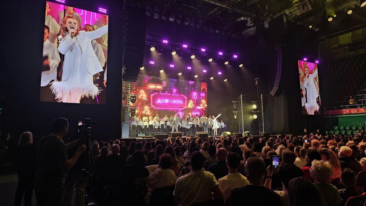 Фото Супершоу в Новосибирске: звёзды «Ну-ка, все вместе!» зажгли сцену «Локомотив-Арены». ФОТОРЕПОРТАЖ 29 - Сиб.ФМ Фото Супершоу в Новосибирске: звёзды «Ну-ка, все вместе!» зажгли сцену «Локомотив-Арены». ФОТОРЕПОРТАЖ 29
