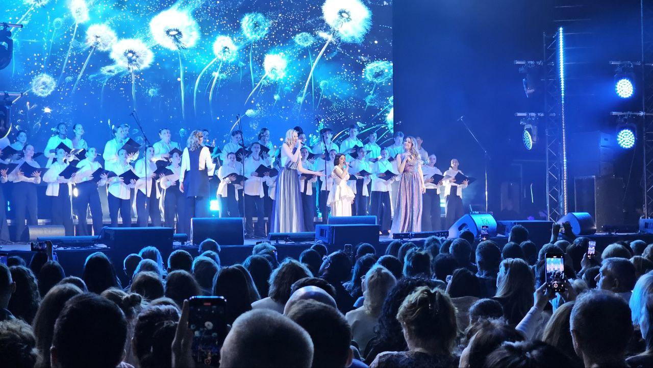 Фото Супершоу в Новосибирске: звёзды «Ну-ка, все вместе!» зажгли сцену «Локомотив-Арены». ФОТОРЕПОРТАЖ 32 - Сиб.ФМ Фото Супершоу в Новосибирске: звёзды «Ну-ка, все вместе!» зажгли сцену «Локомотив-Арены». ФОТОРЕПОРТАЖ 32