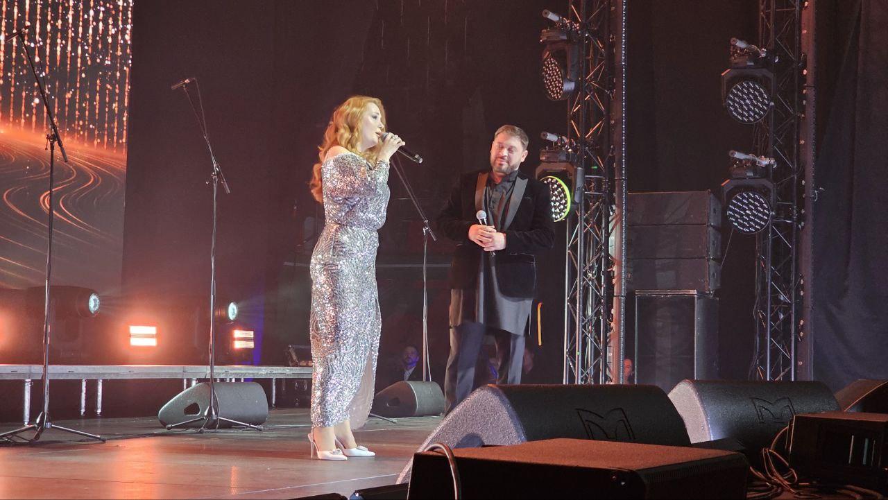 Фото Супершоу в Новосибирске: звёзды «Ну-ка, все вместе!» зажгли сцену «Локомотив-Арены». ФОТОРЕПОРТАЖ 34 - Сиб.ФМ Фото Супершоу в Новосибирске: звёзды «Ну-ка, все вместе!» зажгли сцену «Локомотив-Арены». ФОТОРЕПОРТАЖ 34