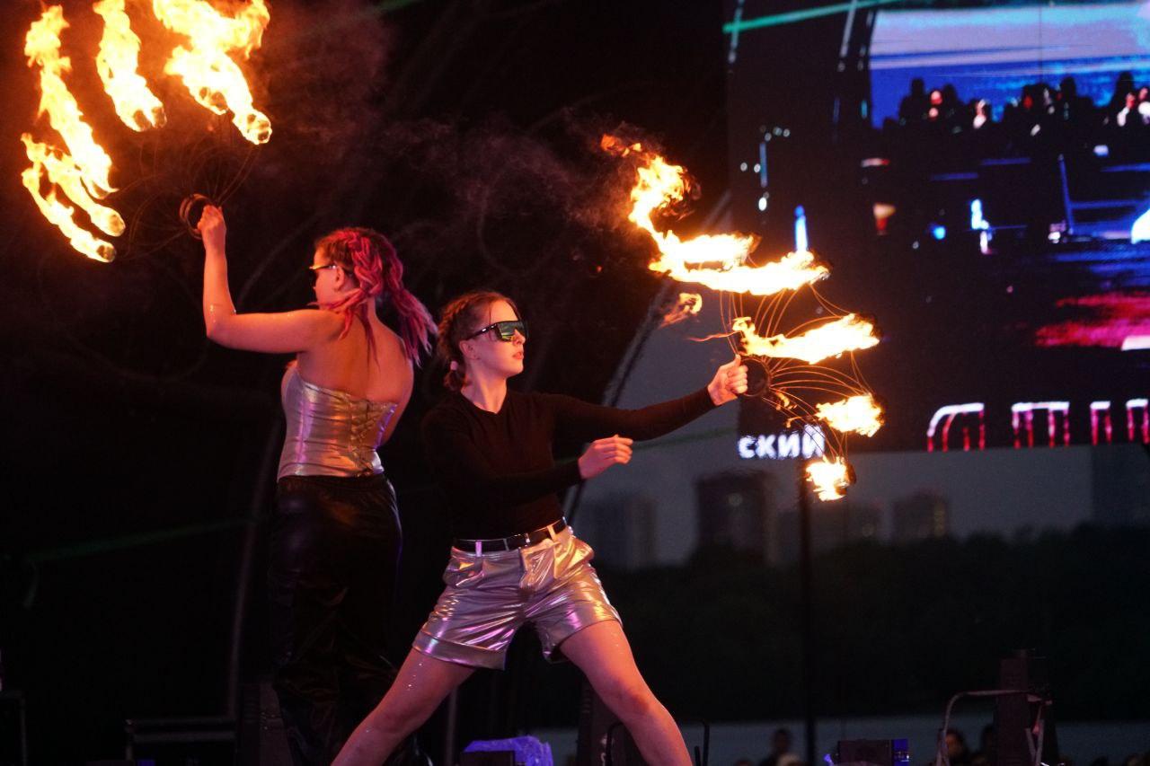 Фото Огненное шоу потрясло Новосибирск: на Михайловской набережной вспыхнули «Огни Сибири». ФОТОРЕПОРТАЖ 10 - Сиб.ФМ Фото Огненное шоу потрясло Новосибирск: на Михайловской набережной вспыхнули «Огни Сибири». ФОТОРЕПОРТАЖ 10