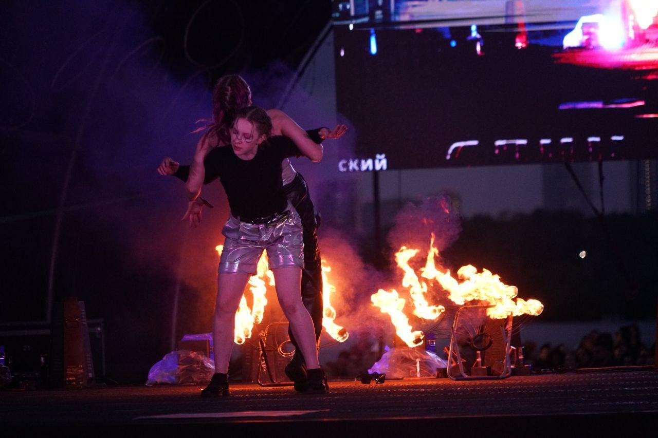Фото Огненное шоу потрясло Новосибирск: на Михайловской набережной вспыхнули «Огни Сибири». ФОТОРЕПОРТАЖ 11 - Сиб.ФМ Фото Огненное шоу потрясло Новосибирск: на Михайловской набережной вспыхнули «Огни Сибири». ФОТОРЕПОРТАЖ 11