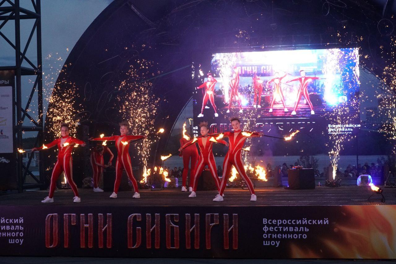 Фото Огненное шоу потрясло Новосибирск: на Михайловской набережной вспыхнули «Огни Сибири». ФОТОРЕПОРТАЖ 16 - Сиб.ФМ Фото Огненное шоу потрясло Новосибирск: на Михайловской набережной вспыхнули «Огни Сибири». ФОТОРЕПОРТАЖ 16