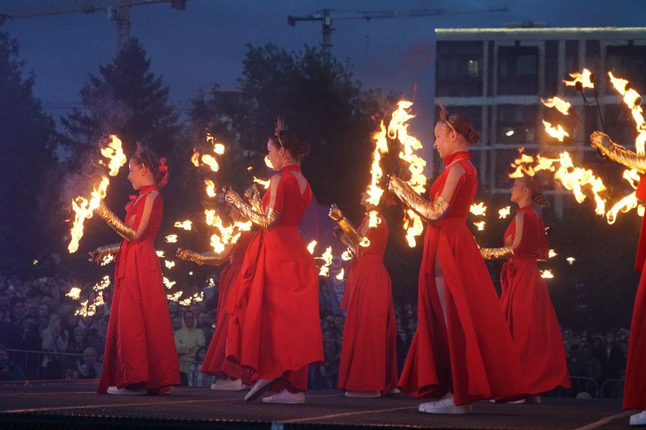 Фото Огненное шоу потрясло Новосибирск: на Михайловской набережной вспыхнули «Огни Сибири». ФОТОРЕПОРТАЖ 22 - Сиб.ФМ Фото Огненное шоу потрясло Новосибирск: на Михайловской набережной вспыхнули «Огни Сибири». ФОТОРЕПОРТАЖ 22