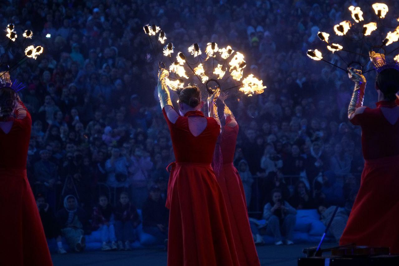 Фото Огненное шоу потрясло Новосибирск: на Михайловской набережной вспыхнули «Огни Сибири». ФОТОРЕПОРТАЖ 24 - Сиб.ФМ Фото Огненное шоу потрясло Новосибирск: на Михайловской набережной вспыхнули «Огни Сибири». ФОТОРЕПОРТАЖ 24