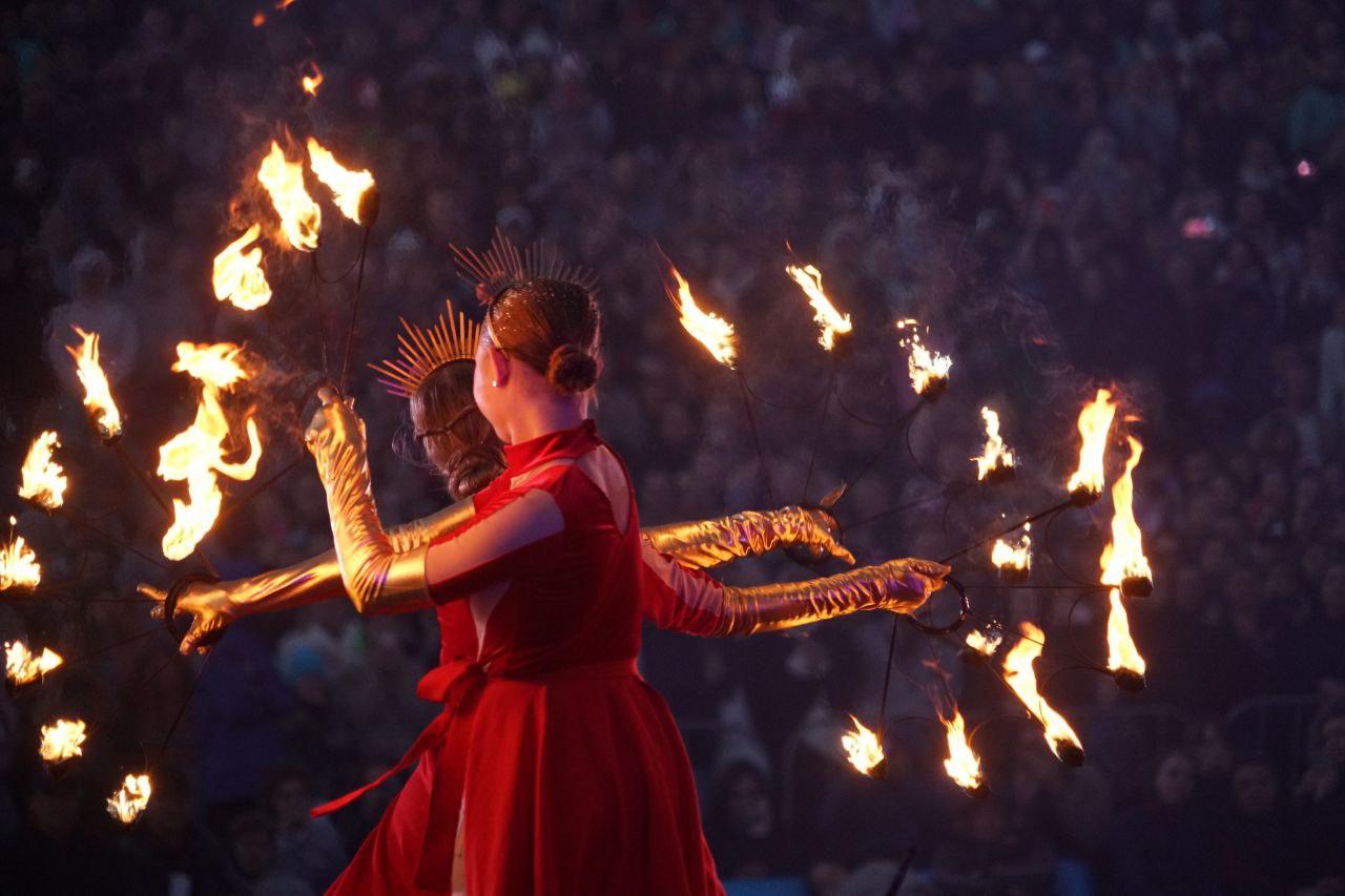 Фото Огненное шоу потрясло Новосибирск: на Михайловской набережной вспыхнули «Огни Сибири». ФОТОРЕПОРТАЖ 26 - Сиб.ФМ Фото Огненное шоу потрясло Новосибирск: на Михайловской набережной вспыхнули «Огни Сибири». ФОТОРЕПОРТАЖ 26