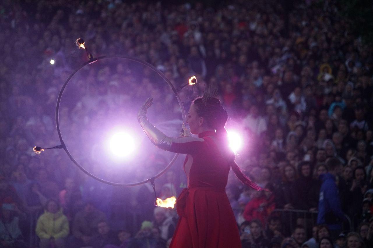 Фото Огненное шоу потрясло Новосибирск: на Михайловской набережной вспыхнули «Огни Сибири». ФОТОРЕПОРТАЖ 27 - Сиб.ФМ Фото Огненное шоу потрясло Новосибирск: на Михайловской набережной вспыхнули «Огни Сибири». ФОТОРЕПОРТАЖ 27