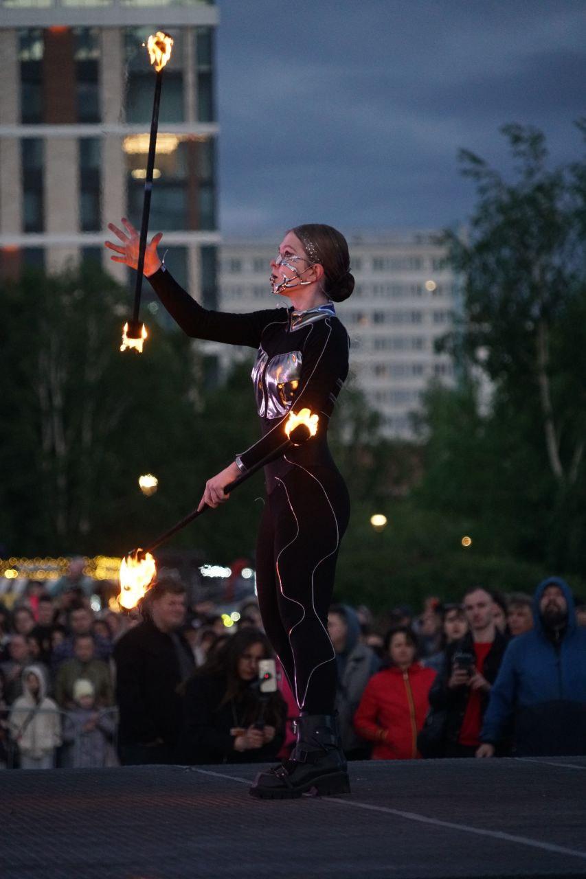Фото Огненное шоу потрясло Новосибирск: на Михайловской набережной вспыхнули «Огни Сибири». ФОТОРЕПОРТАЖ 33 - Сиб.ФМ Фото Огненное шоу потрясло Новосибирск: на Михайловской набережной вспыхнули «Огни Сибири». ФОТОРЕПОРТАЖ 33