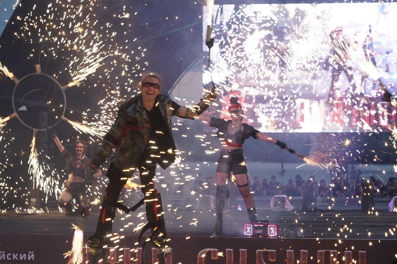 Фото Огненное шоу потрясло Новосибирск: на Михайловской набережной вспыхнули «Огни Сибири». ФОТОРЕПОРТАЖ 39 - Сиб.ФМ Фото Огненное шоу потрясло Новосибирск: на Михайловской набережной вспыхнули «Огни Сибири». ФОТОРЕПОРТАЖ 39