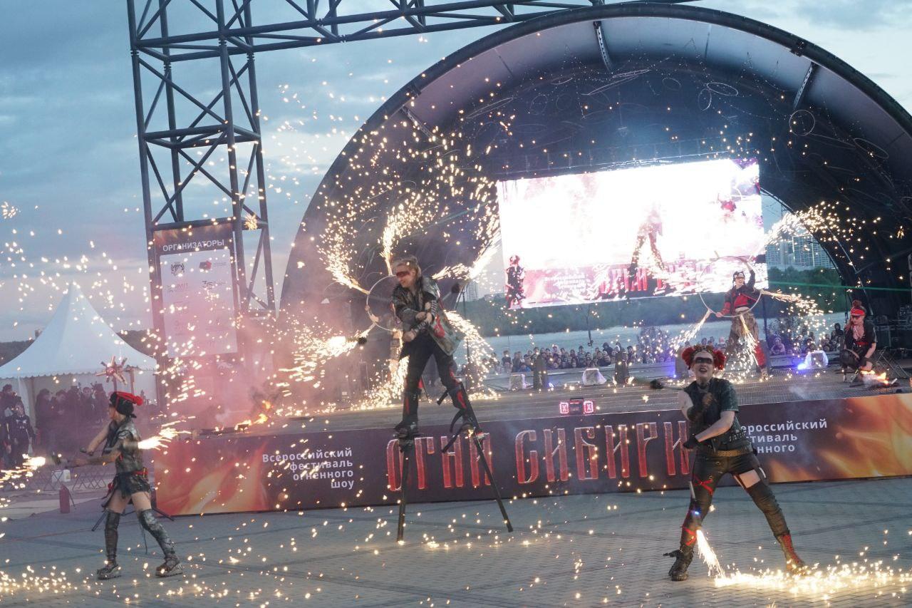 Фото Огненное шоу потрясло Новосибирск: на Михайловской набережной вспыхнули «Огни Сибири». ФОТОРЕПОРТАЖ 41 - Сиб.ФМ Фото Огненное шоу потрясло Новосибирск: на Михайловской набережной вспыхнули «Огни Сибири». ФОТОРЕПОРТАЖ 41