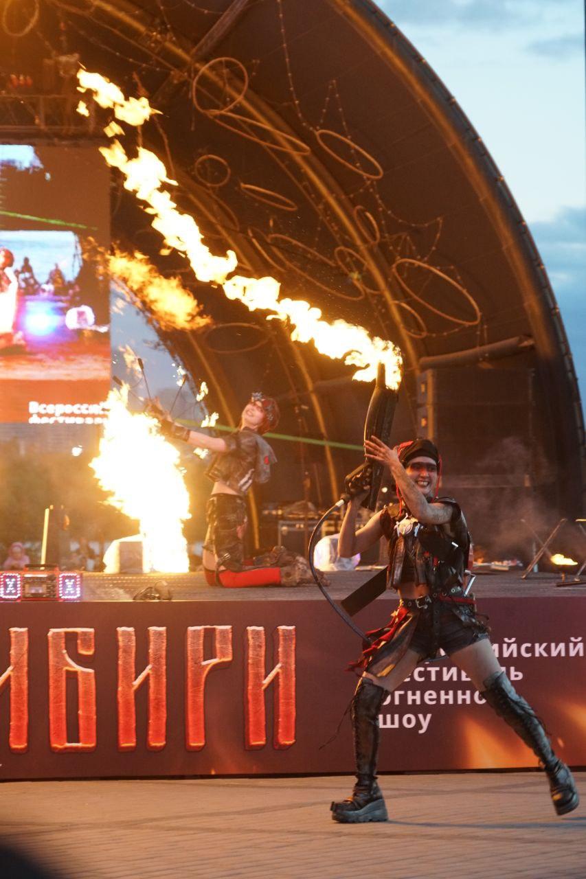 Фото Огненное шоу потрясло Новосибирск: на Михайловской набережной вспыхнули «Огни Сибири». ФОТОРЕПОРТАЖ 43 - Сиб.ФМ Фото Огненное шоу потрясло Новосибирск: на Михайловской набережной вспыхнули «Огни Сибири». ФОТОРЕПОРТАЖ 43