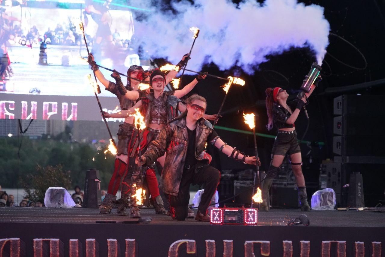 Фото Огненное шоу потрясло Новосибирск: на Михайловской набережной вспыхнули «Огни Сибири». ФОТОРЕПОРТАЖ 44 - Сиб.ФМ Фото Огненное шоу потрясло Новосибирск: на Михайловской набережной вспыхнули «Огни Сибири». ФОТОРЕПОРТАЖ 44