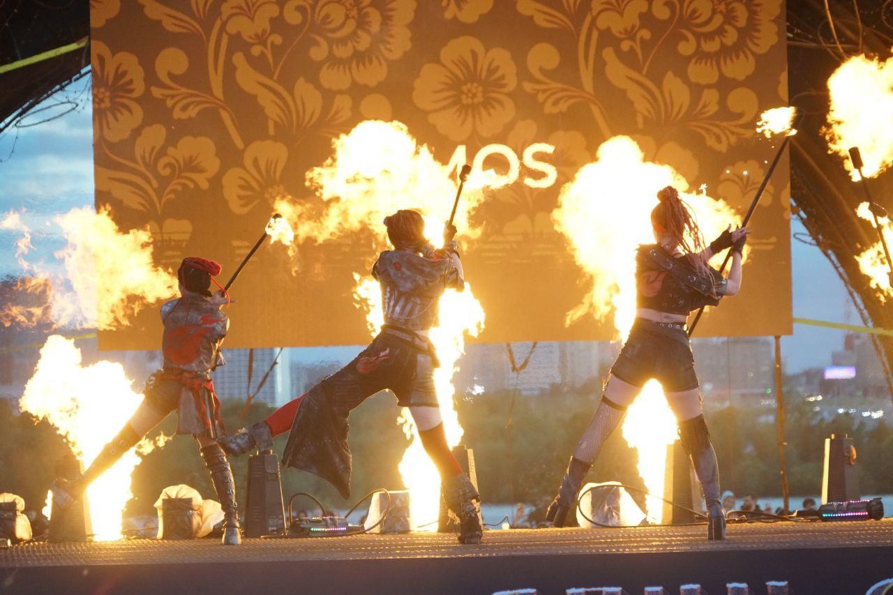 Фото Огненное шоу потрясло Новосибирск: на Михайловской набережной вспыхнули «Огни Сибири». ФОТОРЕПОРТАЖ 47 - Сиб.ФМ Фото Огненное шоу потрясло Новосибирск: на Михайловской набережной вспыхнули «Огни Сибири». ФОТОРЕПОРТАЖ 47