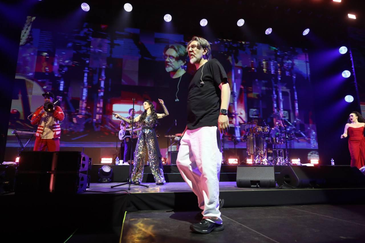 Фото Опубликованы кадры с концерта группы «Ленинград» в Новосибирске 10