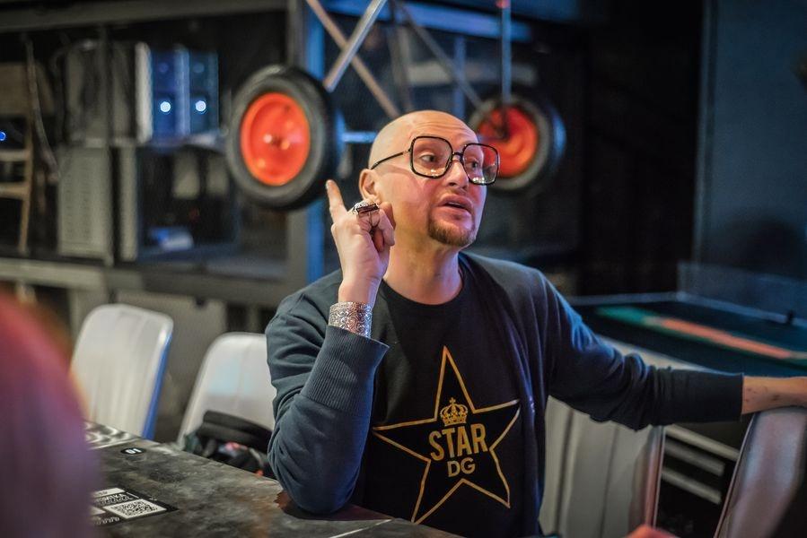 Фото Скандальному певцу из Новосибирска Шуре исполнилось 50 лет. Как парень с Родников стал кумиром 90-х 10 - Сиб.ФМ Фото Скандальному певцу из Новосибирска Шуре исполнилось 50 лет. Как парень с Родников стал кумиром 90-х 10