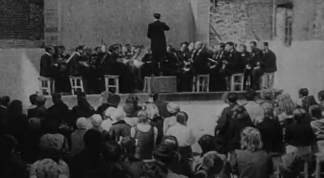 Фото Сюда эвакуировали заводы, театры и детей. Как Новосибирск сохранил культуру России и построил НОВАТ в разгар Великой Отечественной войны 7