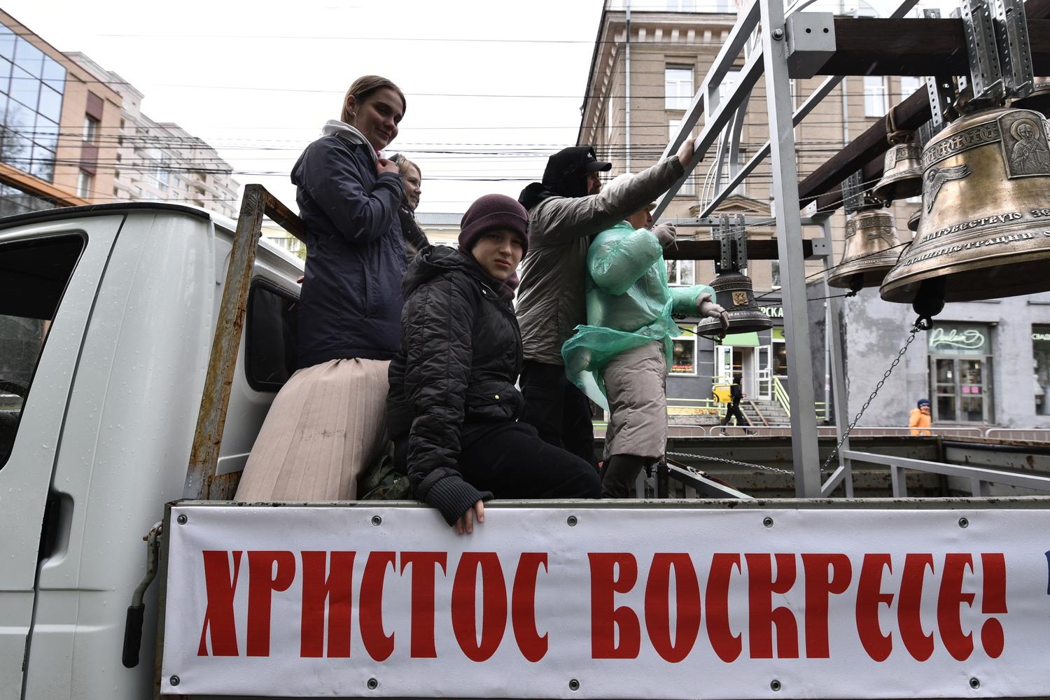 Фото В Новосибирске прошёл крестный ход в День славянской письменности и культуры: 30 кадров вдохновляющего события 11