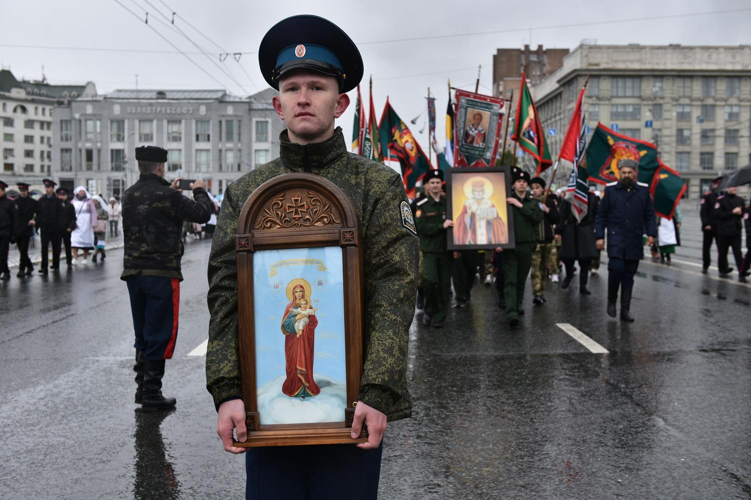 Фото В Новосибирске прошёл крестный ход в День славянской письменности и культуры: 30 кадров вдохновляющего события 15