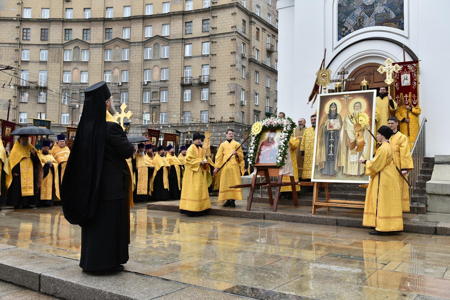 Фото В Новосибирске прошёл крестный ход в День славянской письменности и культуры: 30 кадров вдохновляющего события 19