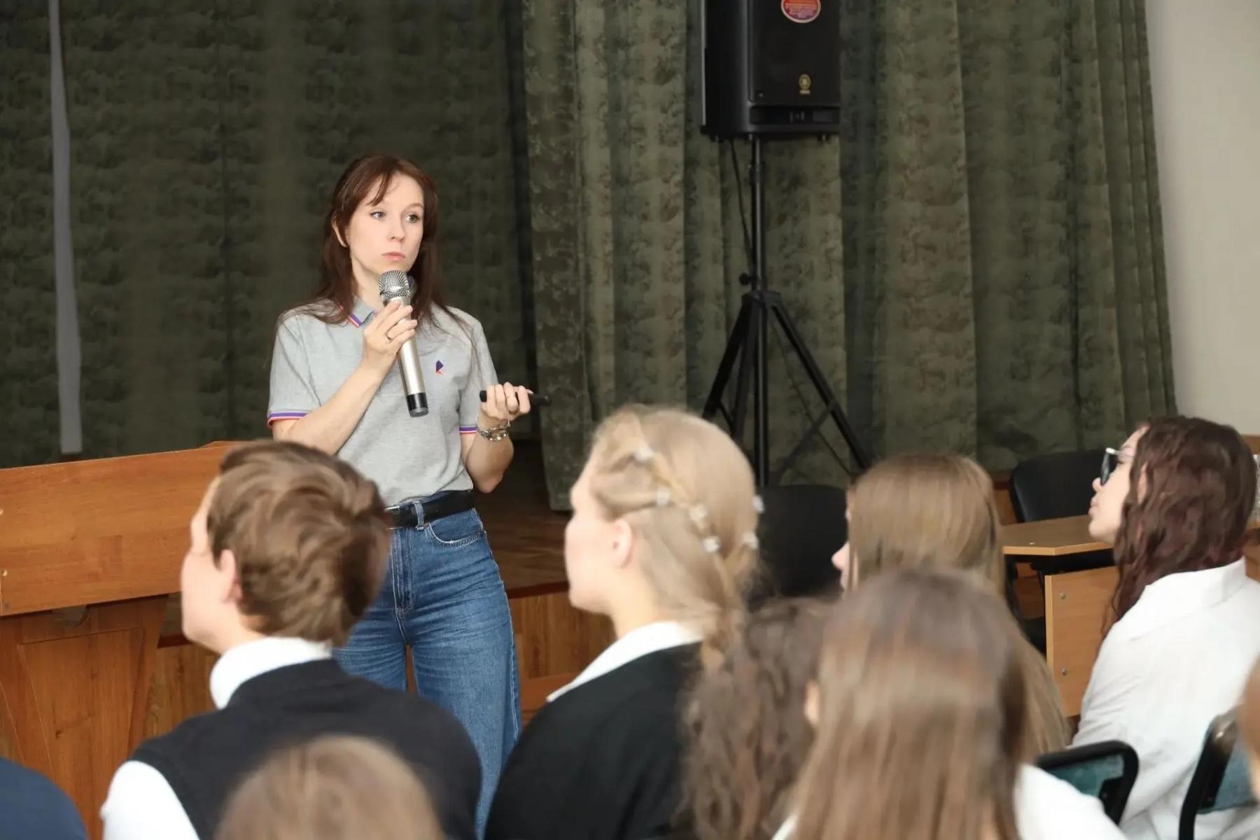Фото «Цифровой ликбез»: школьники учатся противостоять телефонному мошенничеству 2 - Сиб.ФМ Фото «Цифровой ликбез»: школьники учатся противостоять телефонному мошенничеству 2