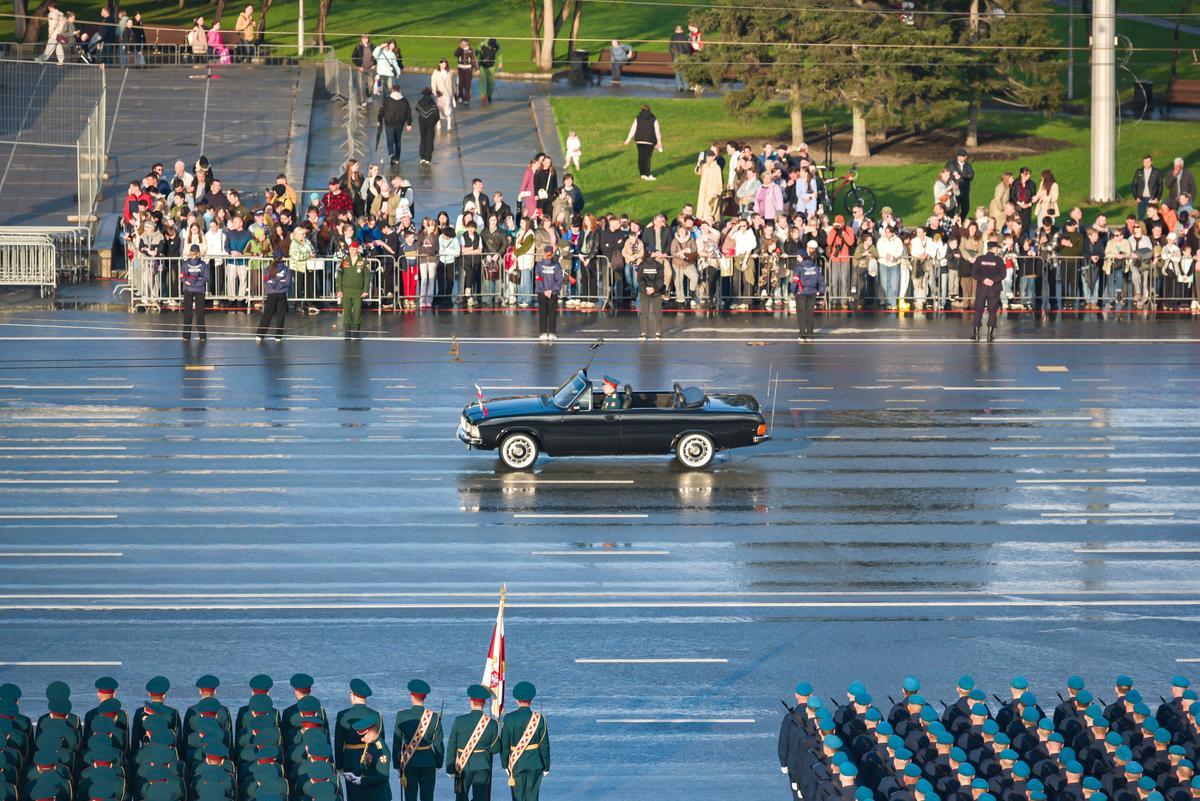 Фото Марш в вечернем городе: в Новосибирске прошла репетиция парада ко Дню Победы 3