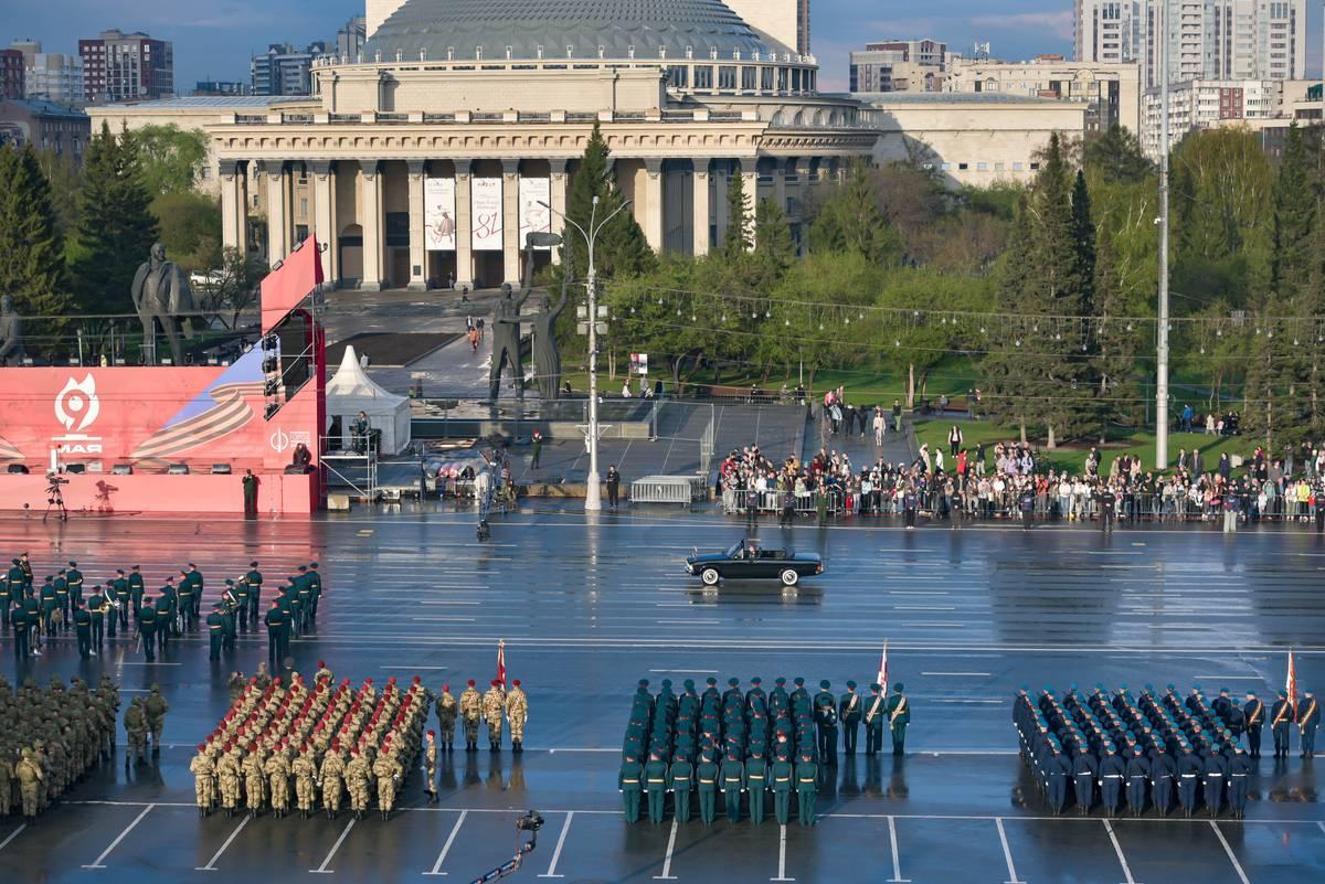 Фото Марш в вечернем городе: в Новосибирске прошла репетиция парада ко Дню Победы 4