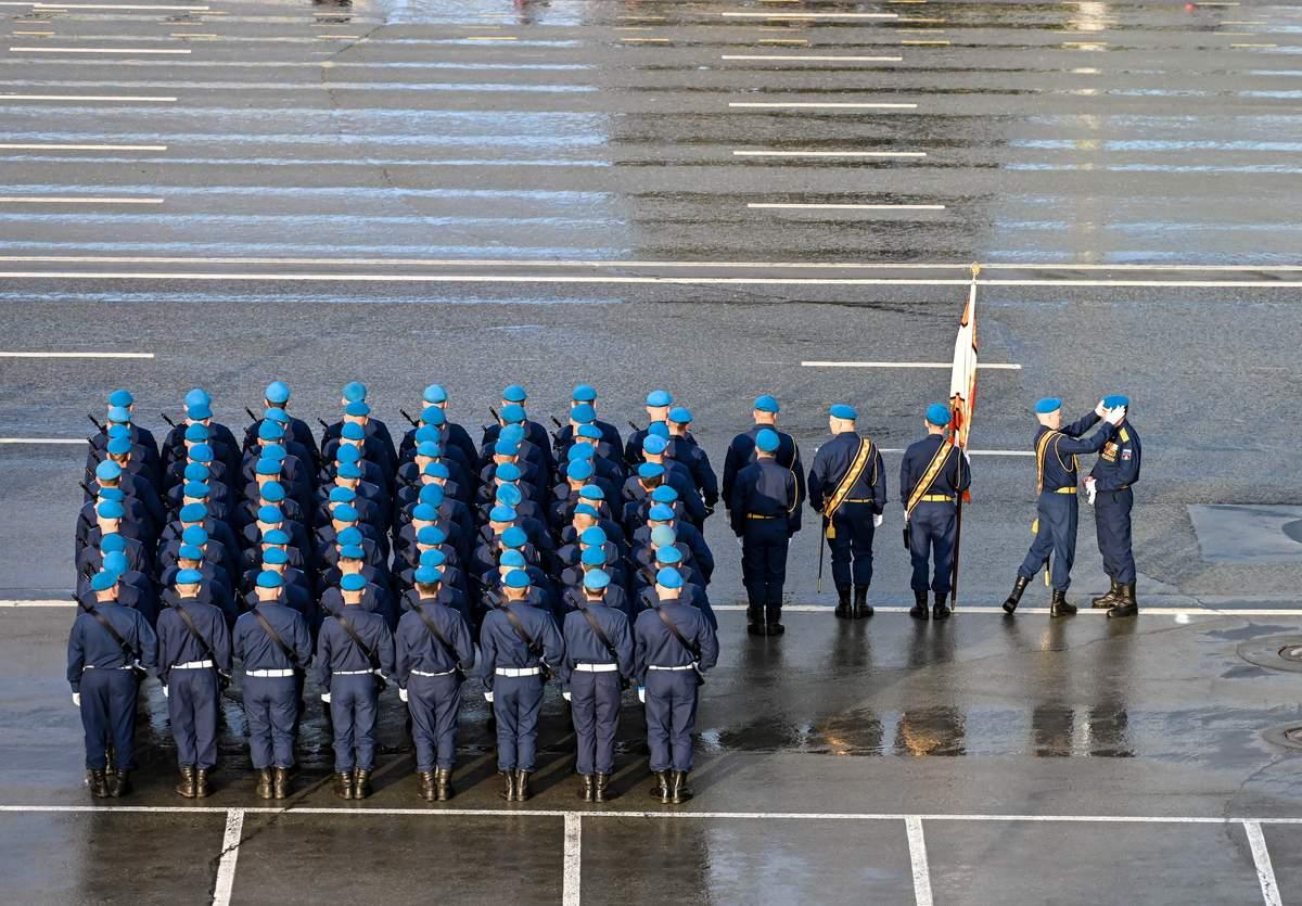 Фото Марш в вечернем городе: в Новосибирске прошла репетиция парада ко Дню Победы 8