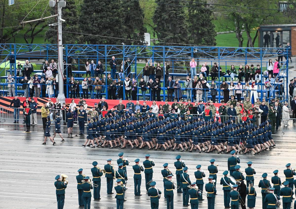 Фото Марш в вечернем городе: в Новосибирске прошла репетиция парада ко Дню Победы 21