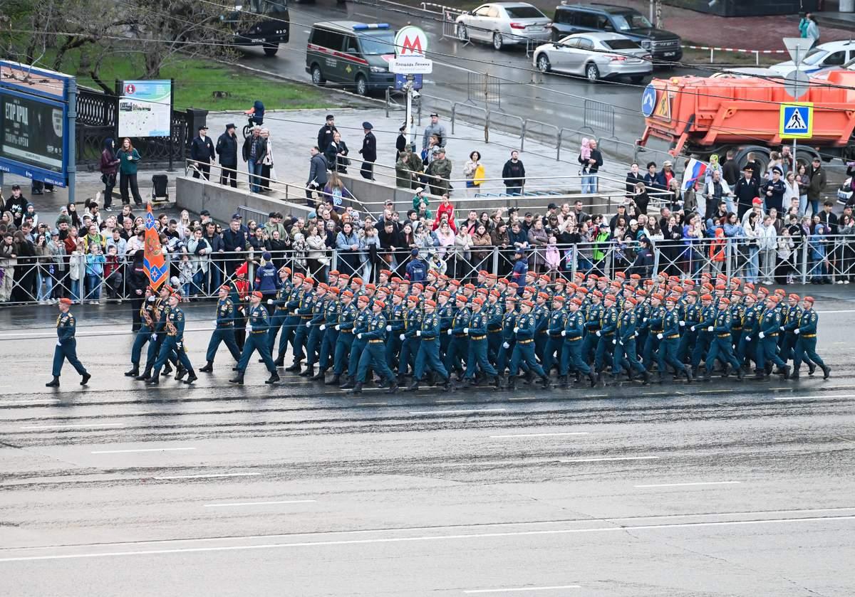 Фото Марш в вечернем городе: в Новосибирске прошла репетиция парада ко Дню Победы 23