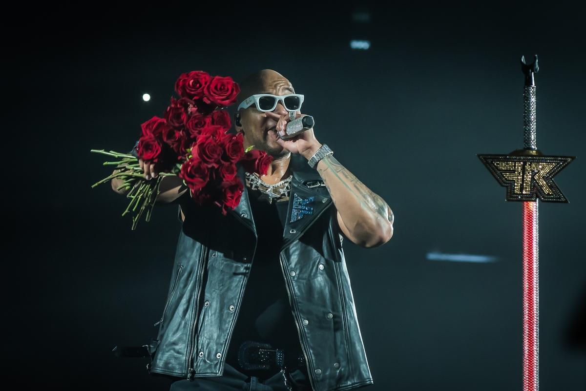 Фото «Бешеная энергетика»: в Новосибирске впервые прошёл концерт Flo Rida — динамичные кадры шоу 9