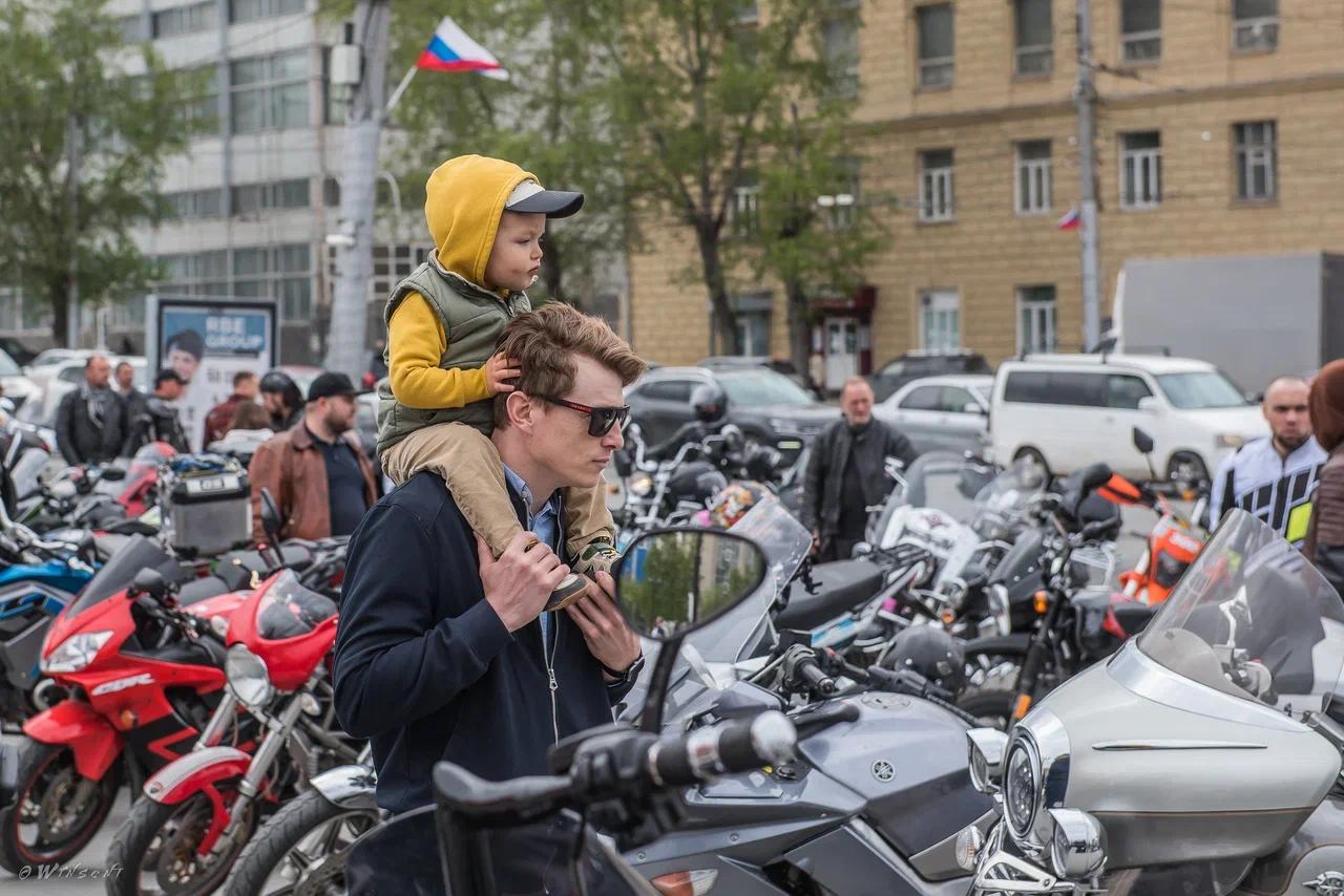 Фото Рёв моторов и колонны байков: в Новосибирске громко открыли мотосезон 9