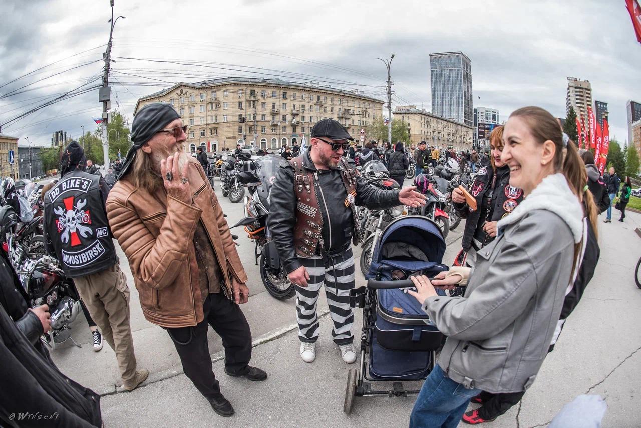 Фото Рёв моторов и колонны байков: в Новосибирске громко открыли мотосезон 10