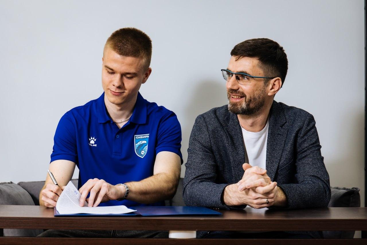 Фото Новое поколение ФК «Сибирь». Клуб подписал контракты с молодыми талантами 6