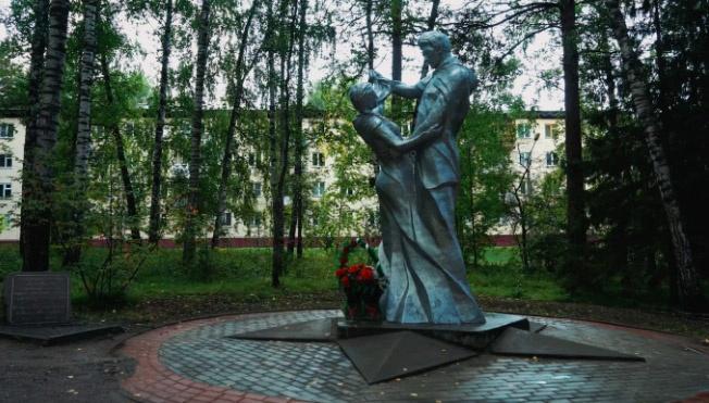 Фото Гулливер, гигантский гвоздь и мышь с ДНК: самые необычные памятники Новосибирска 7 - Сиб.ФМ Фото Гулливер, гигантский гвоздь и мышь с ДНК: самые необычные памятники Новосибирска 7