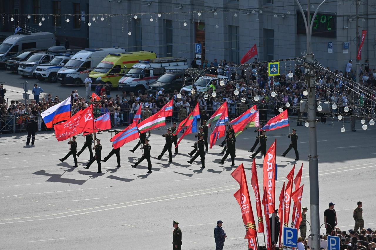 Фото В Новосибирске завершилось празднование Дня Победы: грандиозный парад, «Бессмертный полк» и яркий салют 6