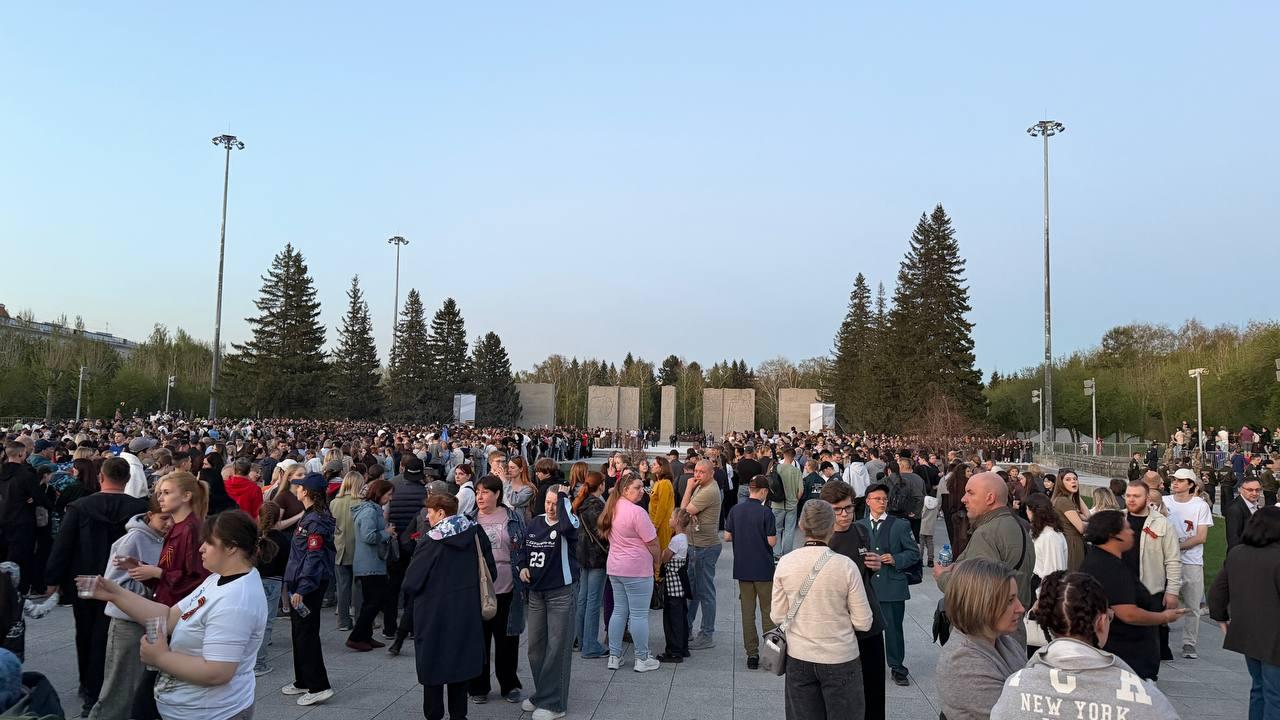 Фото Тысячи новосибирцев приняли участие в акции «Свеча Памяти» — 20 ярких кадров 3