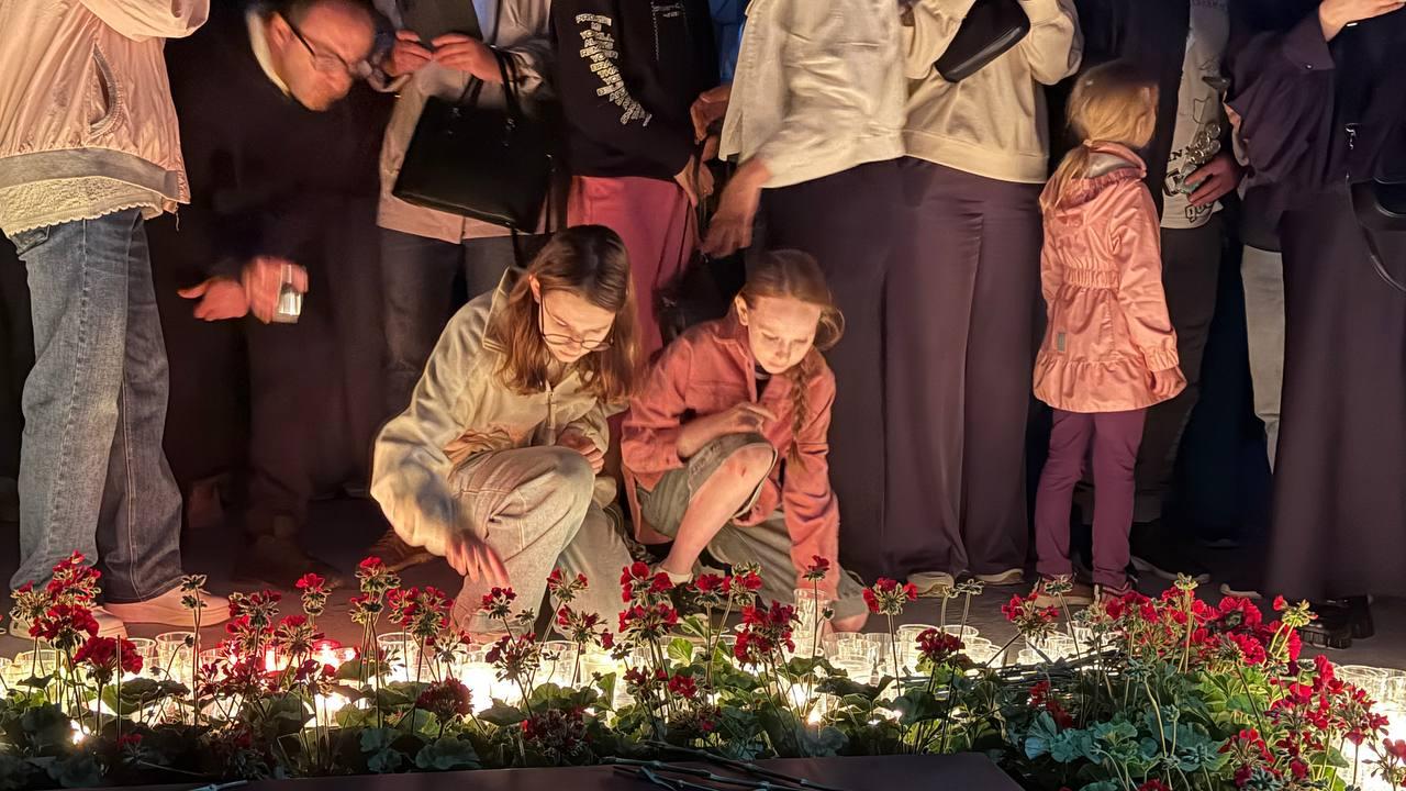 Фото Тысячи новосибирцев приняли участие в акции «Свеча Памяти» — 20 ярких кадров 15