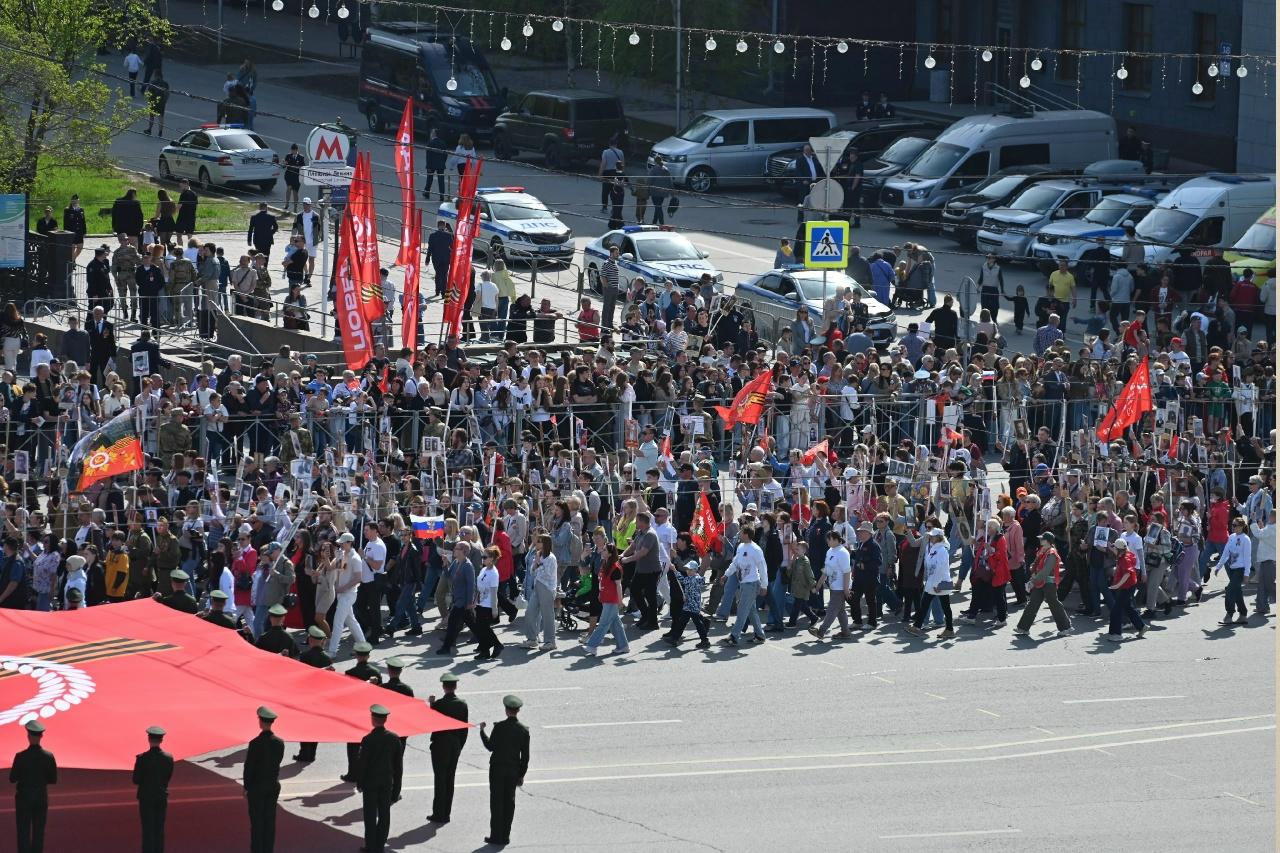 Фото В Новосибирске опубликованы кадры масштабного «Бессмертного полка» 3