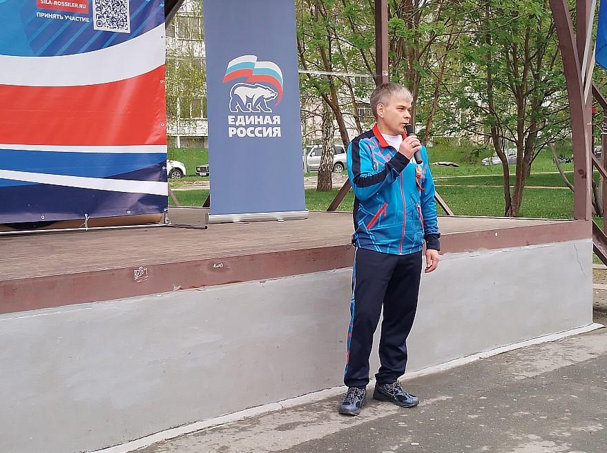 Фото В Новосибирском микрорайоне Родники прошла акция «Зарядка с чемпионом» 3