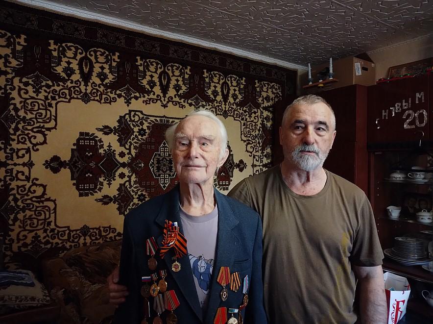 Фото Концерт для новосибирского ветерана войны организовали студенты 2