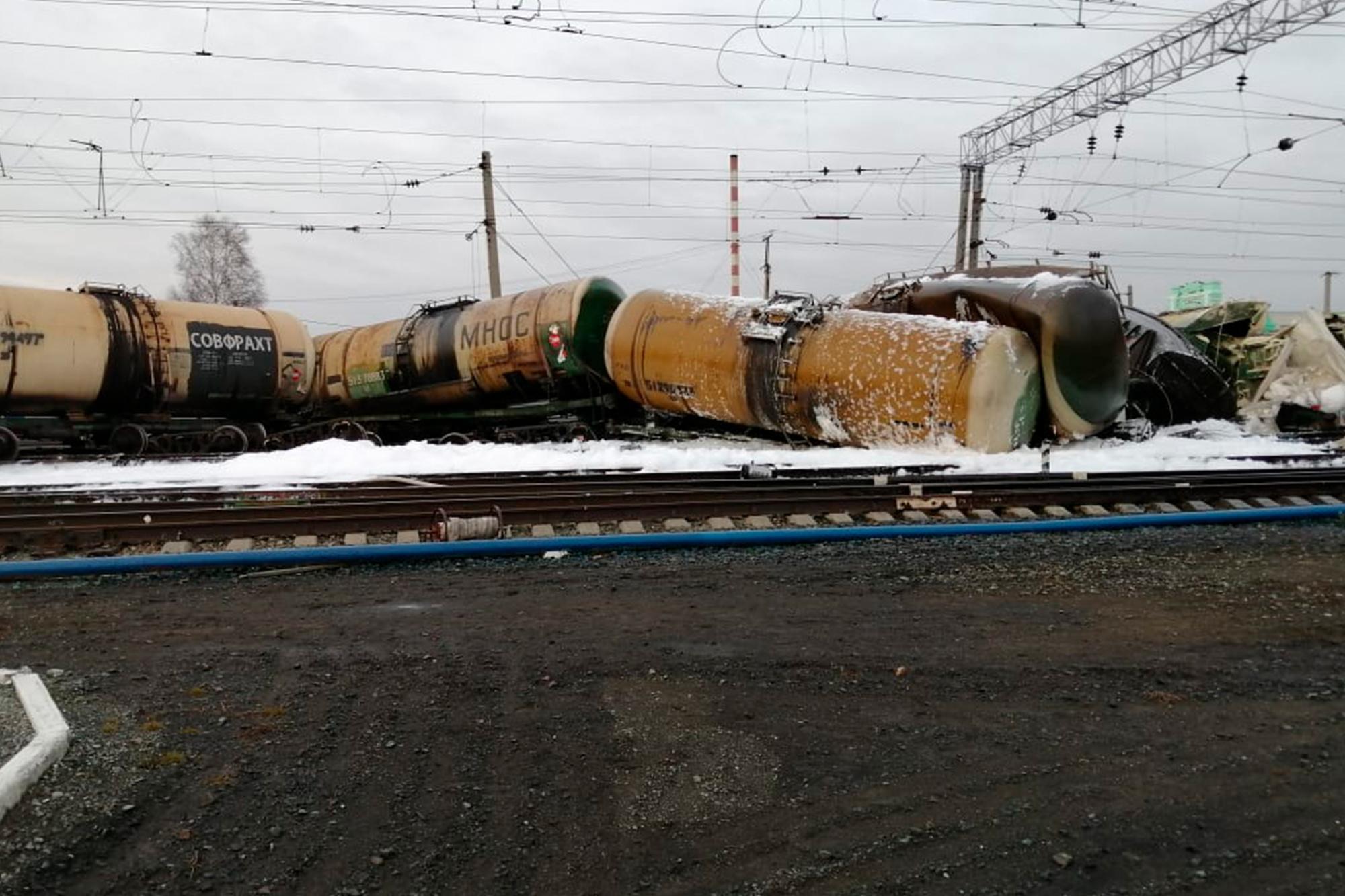 фото Ещё два поезда задержатся из-за схода вагонов с рельсов в Новосибирской области
