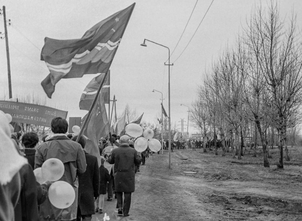 Фото Жители Новосибирска вспомнили первомайскую демонстрацию 1970-х годов 7